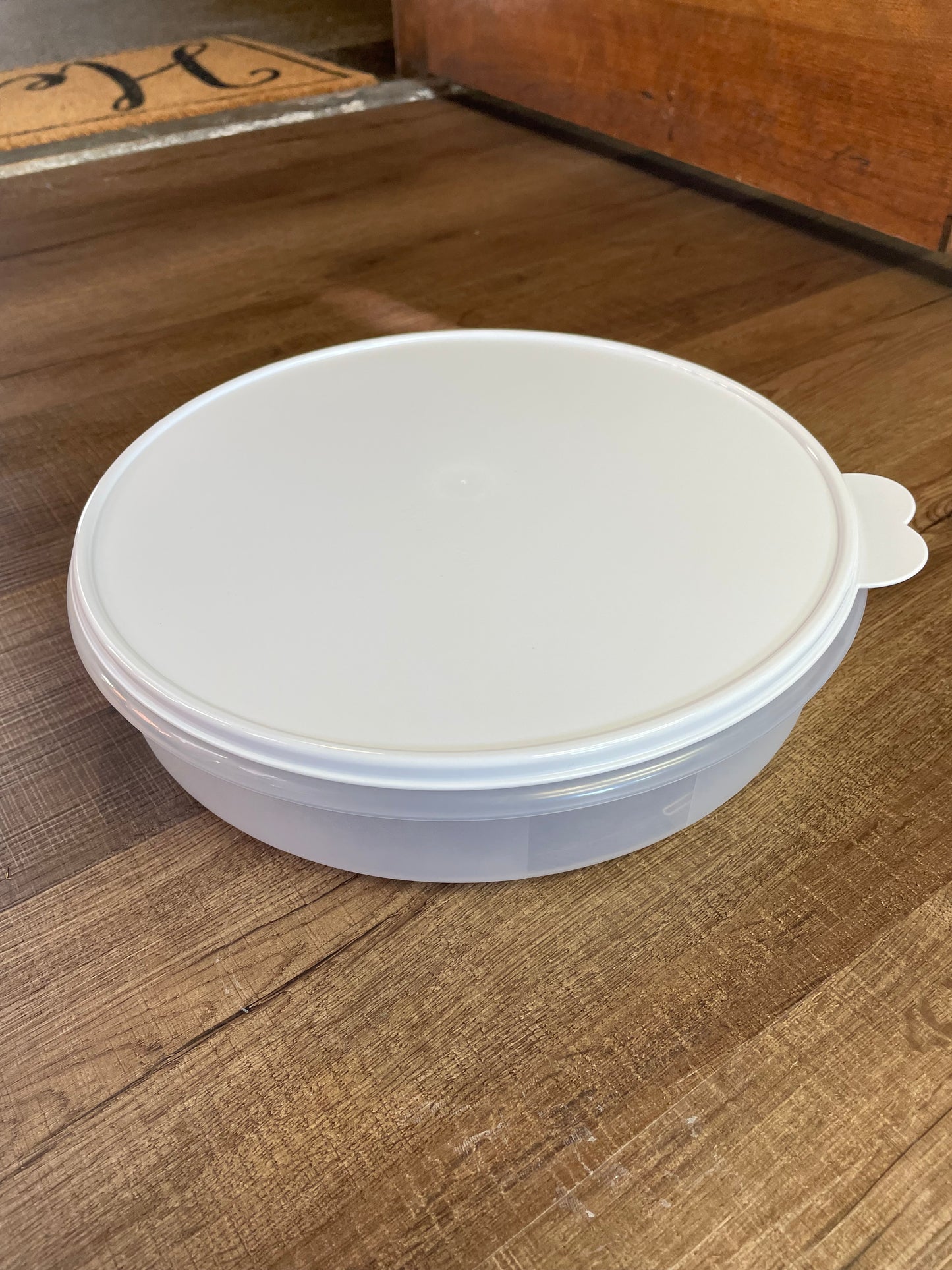 12" Round Tupperware Cupcake Container with Lid