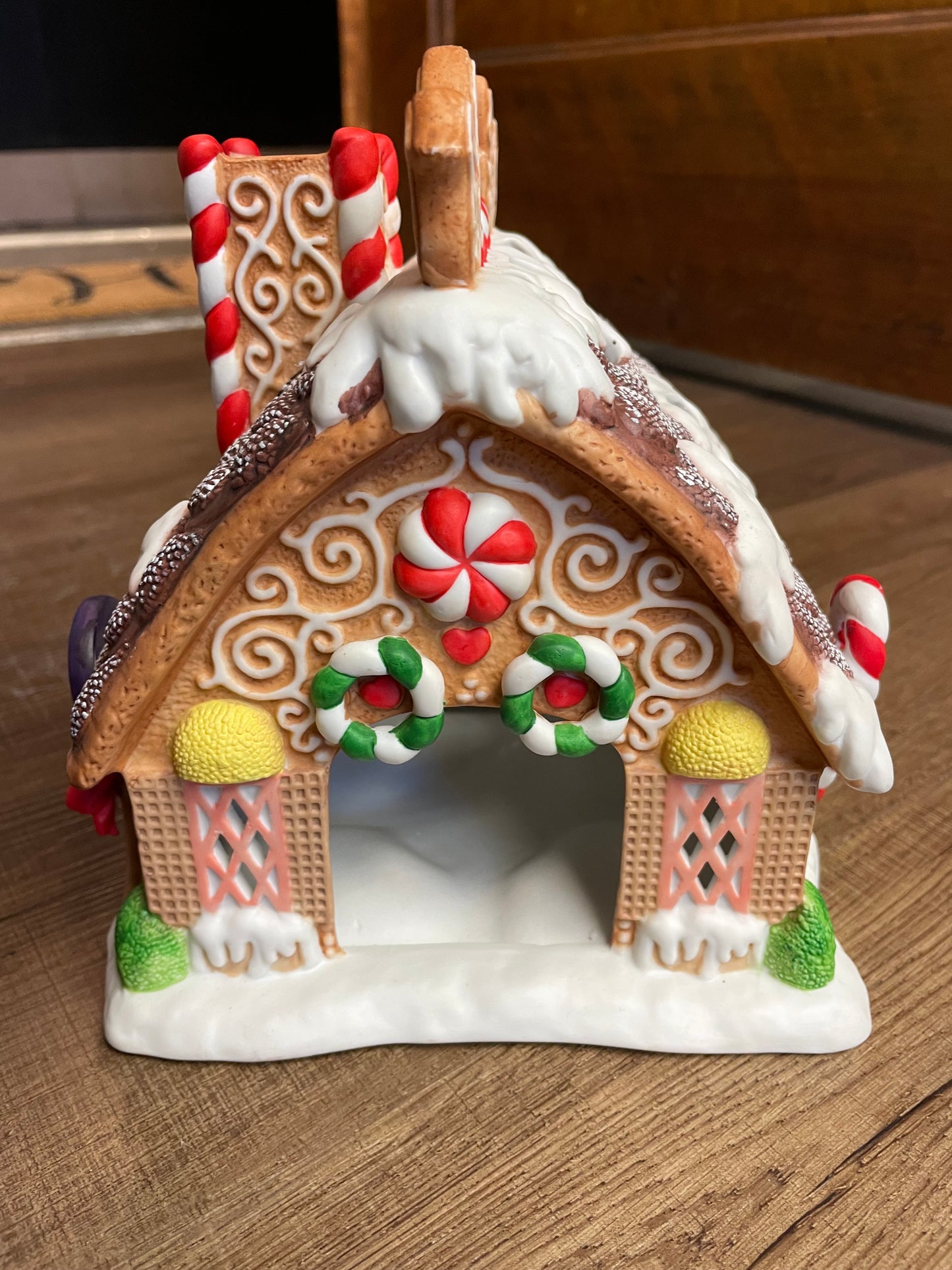 PartyLite Gingerbread House Tealight Holder