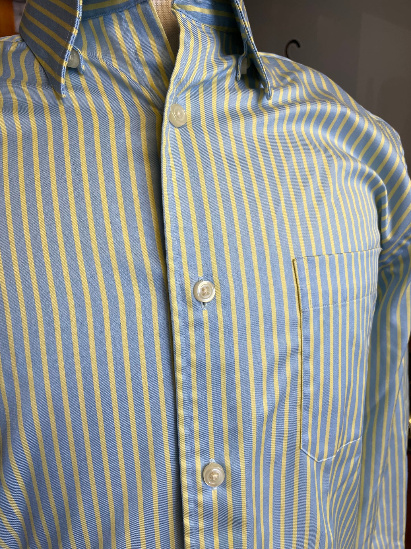 Kenneth Roberts Platinum Men's Striped Button Down (M)