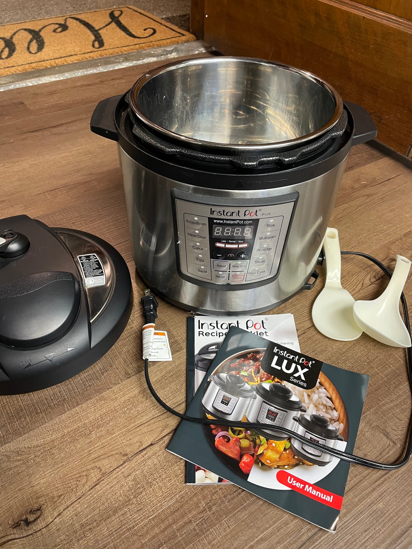 InstaPot Lux 6-in-1 Pressure Cooker