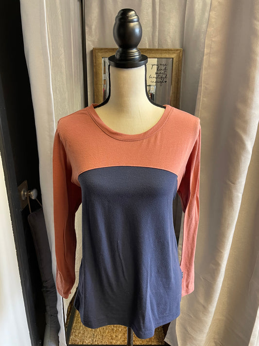 FLEO Long Sleeved Knit Shirt (S)