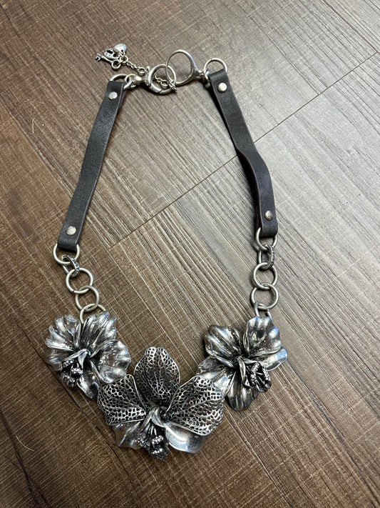 Fossil Metal Flower Necklace