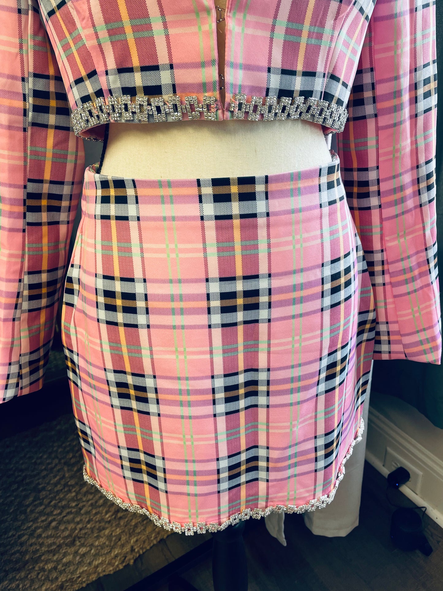 Main Strip Pink Plaid Skirt & Blazer (M)