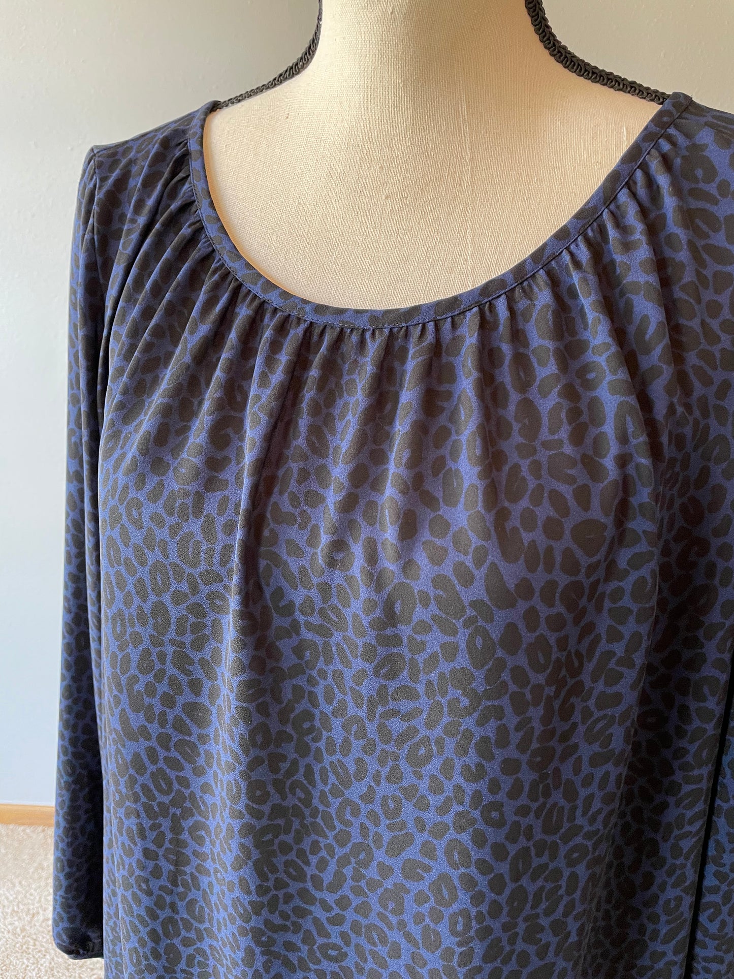 Ann Taylor Loft Blue Camo Blouse (XL)