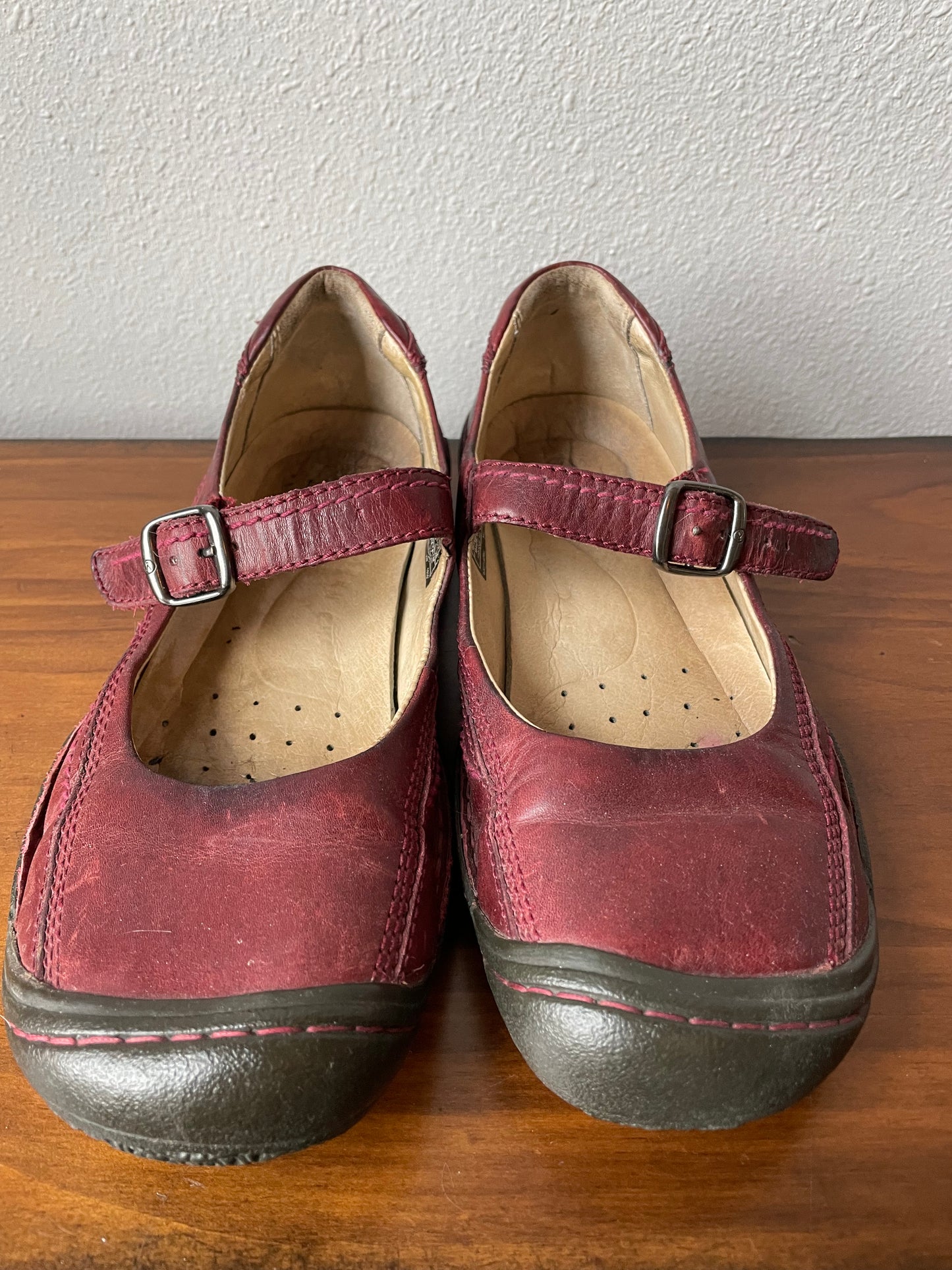 Keen Red Mary Jane Slip-on Loafers (9)