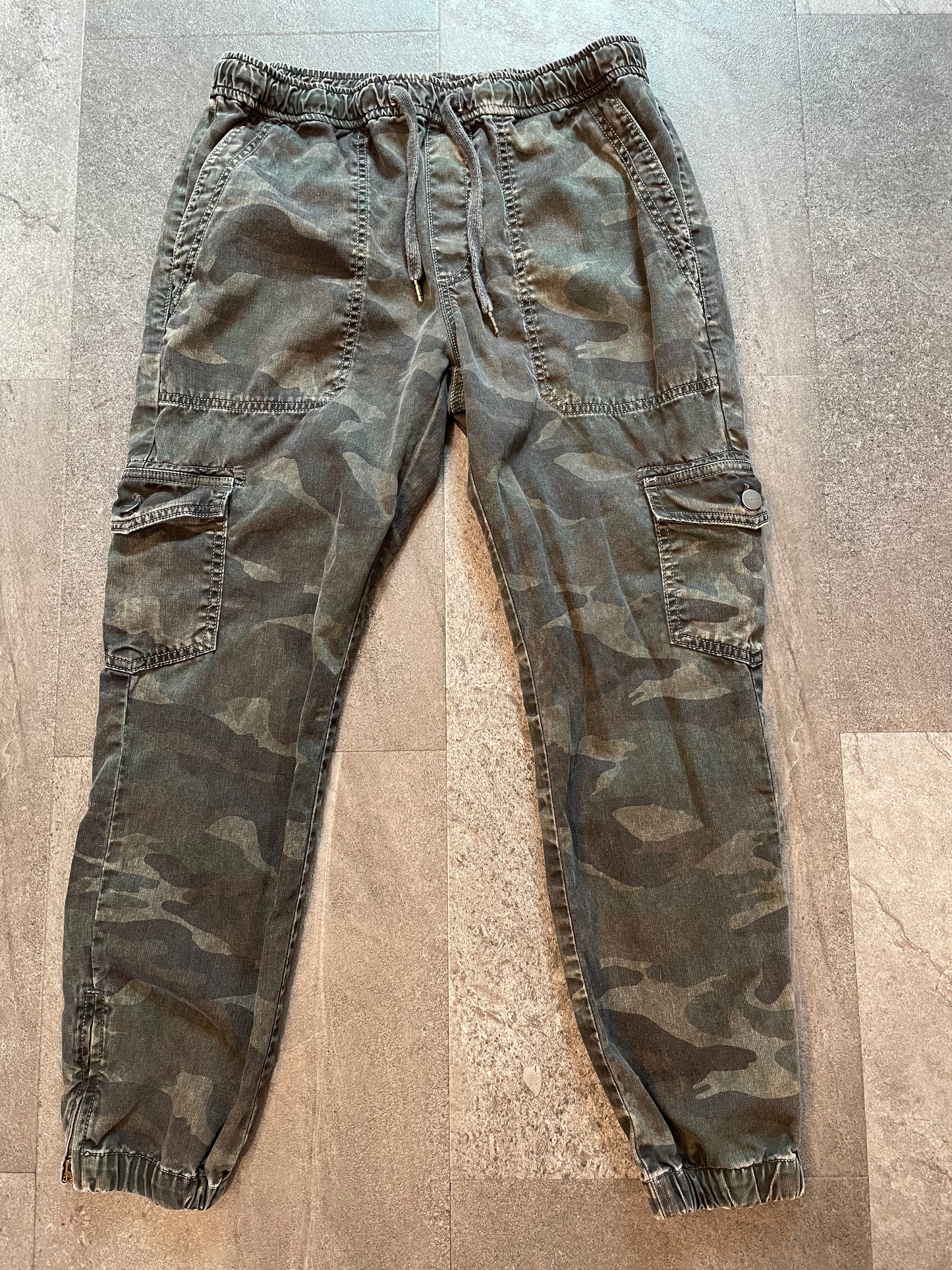 Sundry Women's Camo Pants (2)