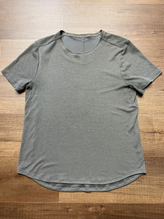 Lululemon Men's License to Train Shirt (M)