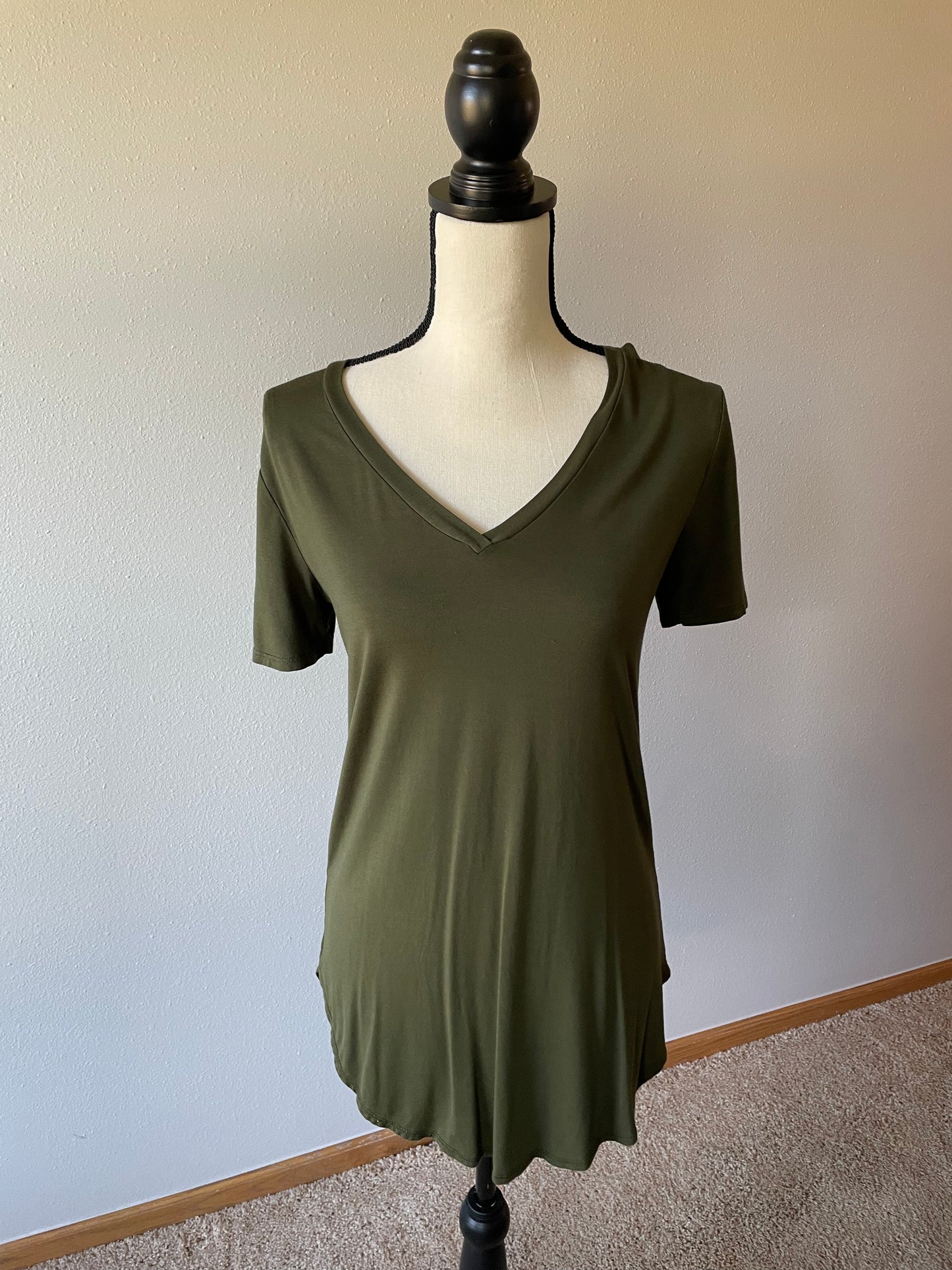 Emma's Closet Olive V-Neck Shirt (S)