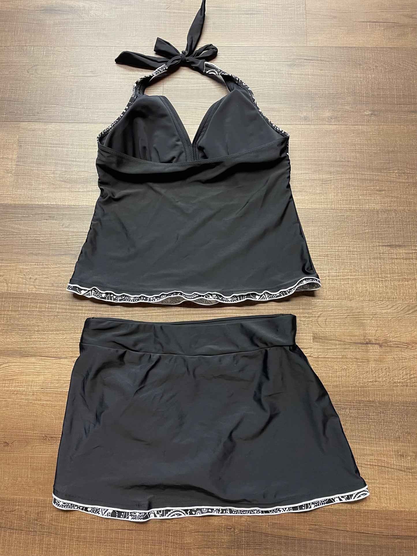 Rekita Swimsuit Top & Skirt (L)