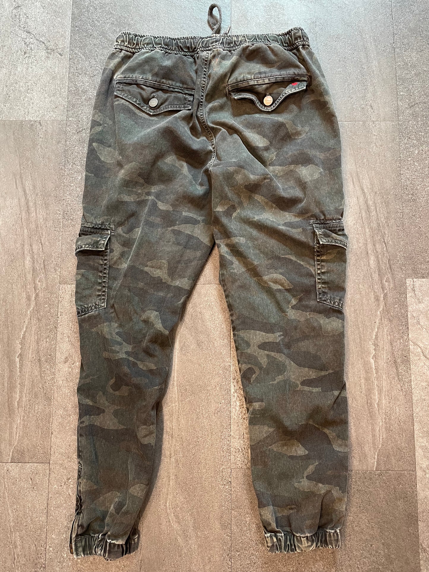 Sundry Women's Camo Pants (2)