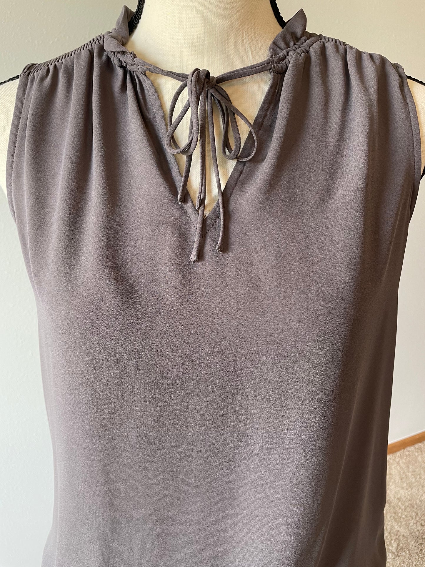 Maurices Gray Sleeveless Blouse (M)